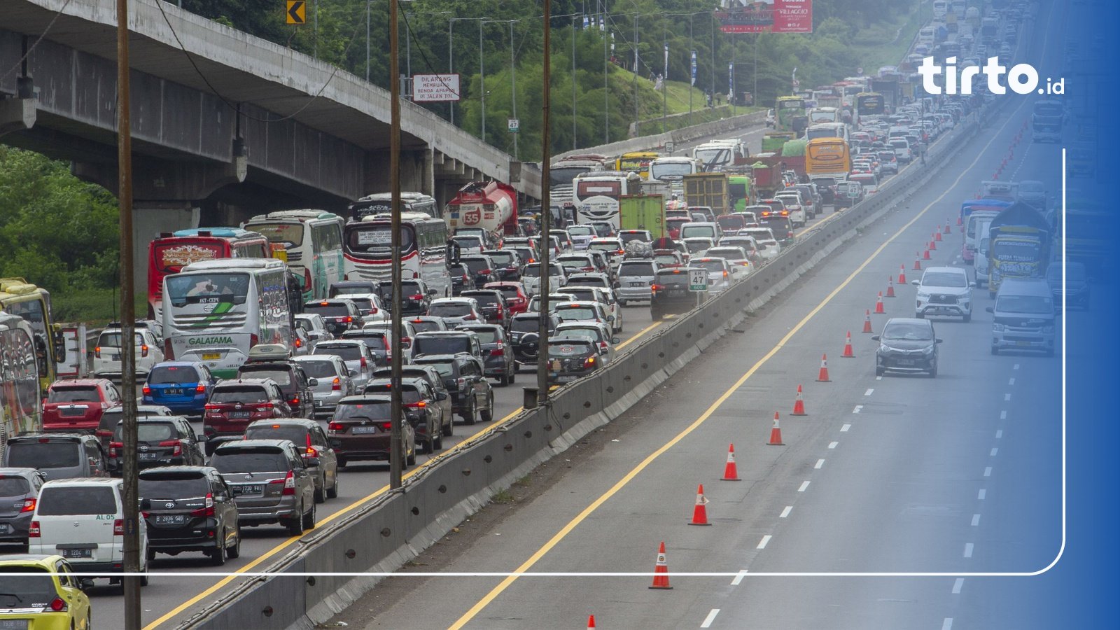 Kendaraan Sumbu Tiga Dilarang Melintasi Tol Japek Saat Nataru