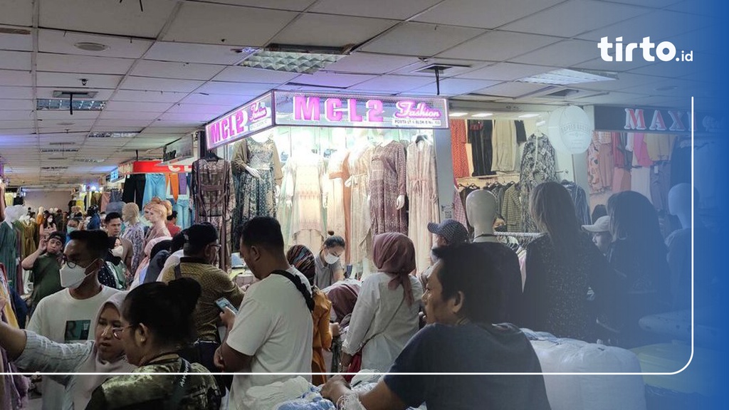 Pedagang Baju Di Pasar Tanah Abang Raup Omzet Rp25 Juta Hari