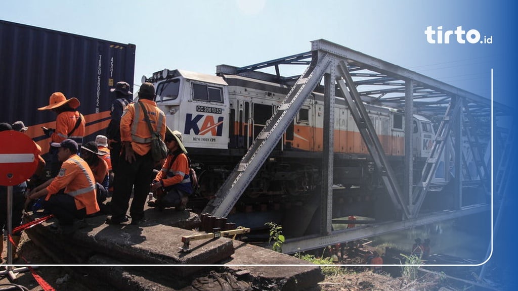 KNKT Terjunkan Tim Usut Kecelakaan KA Brantas Vs Truk Trailer