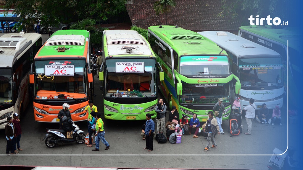 Pemudik Mulai Padati Terminal Bus Kampung Rambutan
