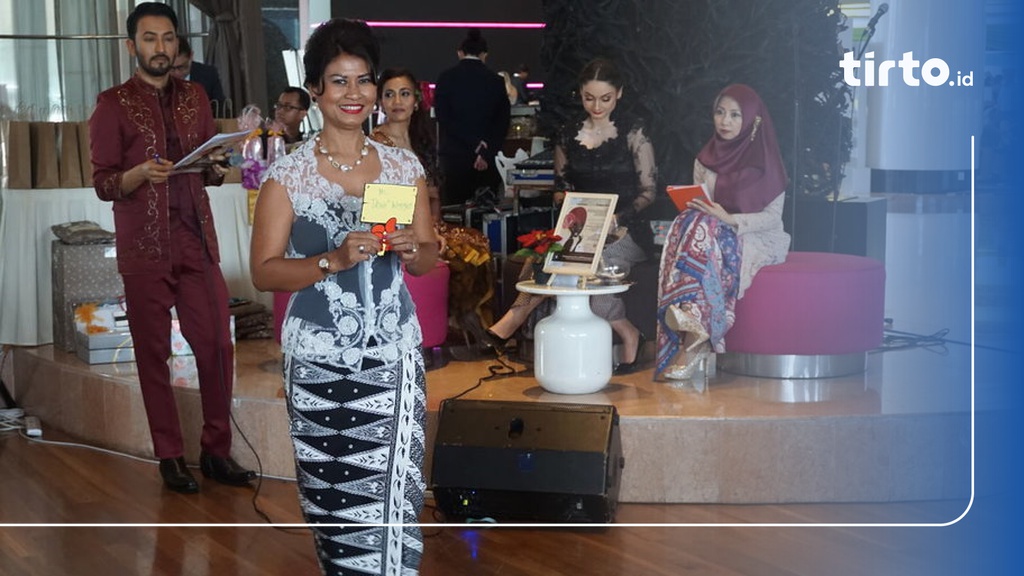 10 Inspirasi Model Kebaya Modern dan Klasik yang Elegan