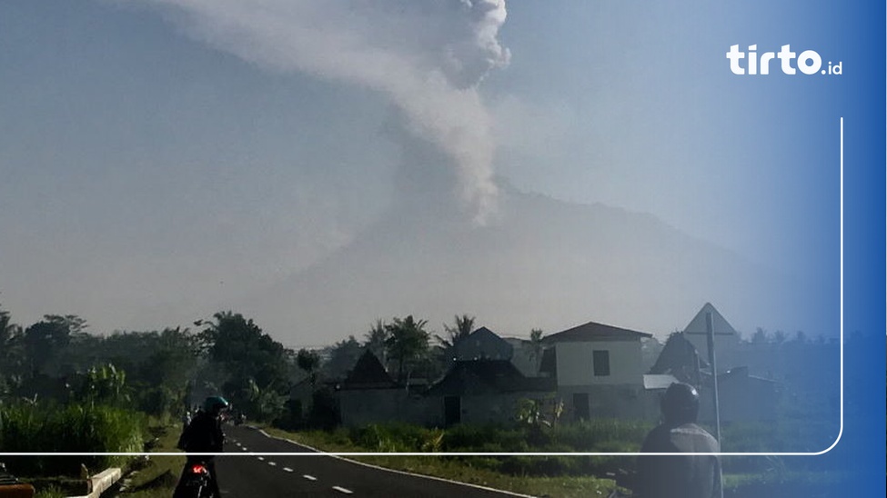 Gunung Merapi Keluarkan Letusan Freatik Hingga Radius 3 Km Pagi Ini