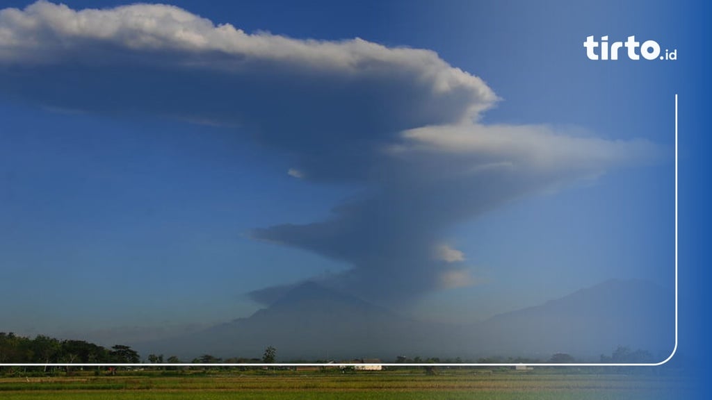 Gunung Merapi Meletus Lagi Jumat Malam Dengan Tinggi Kolom 2 5 Km