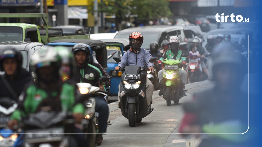 Atribut yang Harus Dipakai Driver Berdasar Permenhub Ojek Online