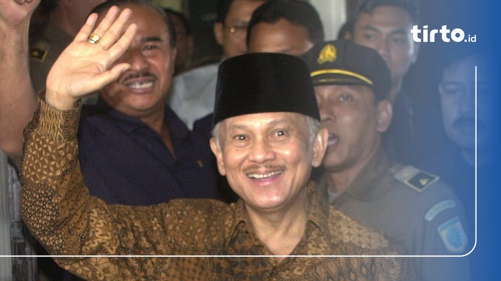 Menlu Minta Seluruh Kedubes RI Kibarkan Bendera Setengah Tiang