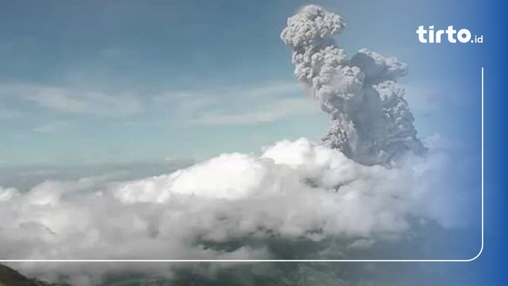 Gunung Merapi Meletus 2 Kali Tinggi Kolom Capai 6 000 Dari Puncak