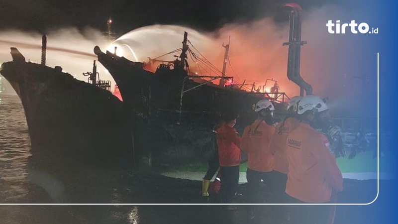 Kapal Nelayan Di Dermaga Cilacap Terbakar 40 Keluarga Diungsikan