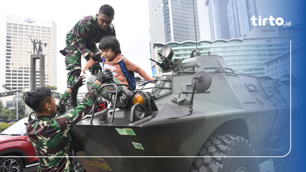 HUT ke-77 TNI Adalah Kita