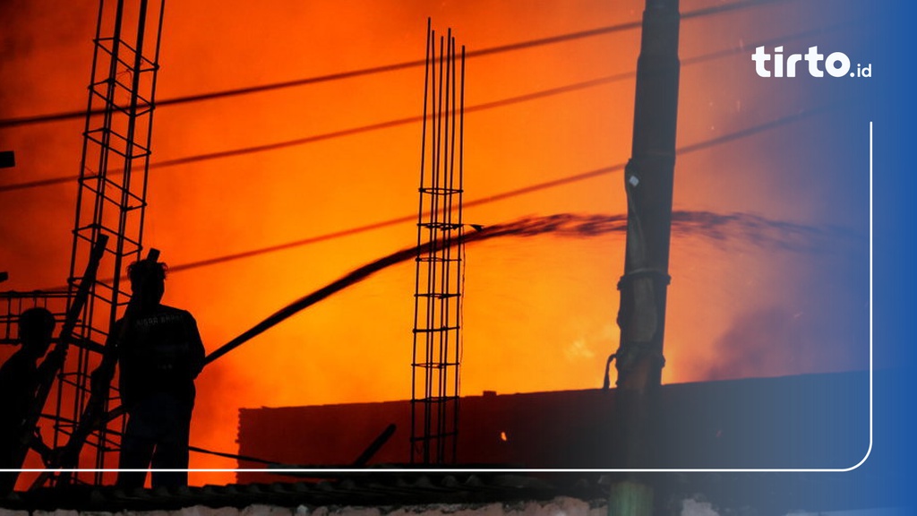 Kebakaran Pabrik Sandal Di Jakut Unit Damkar Dikerahkan