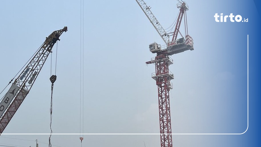 Kronologi Crane Proyek Gedung Bundar Kejagung Jatuh Ke Jalur MRT