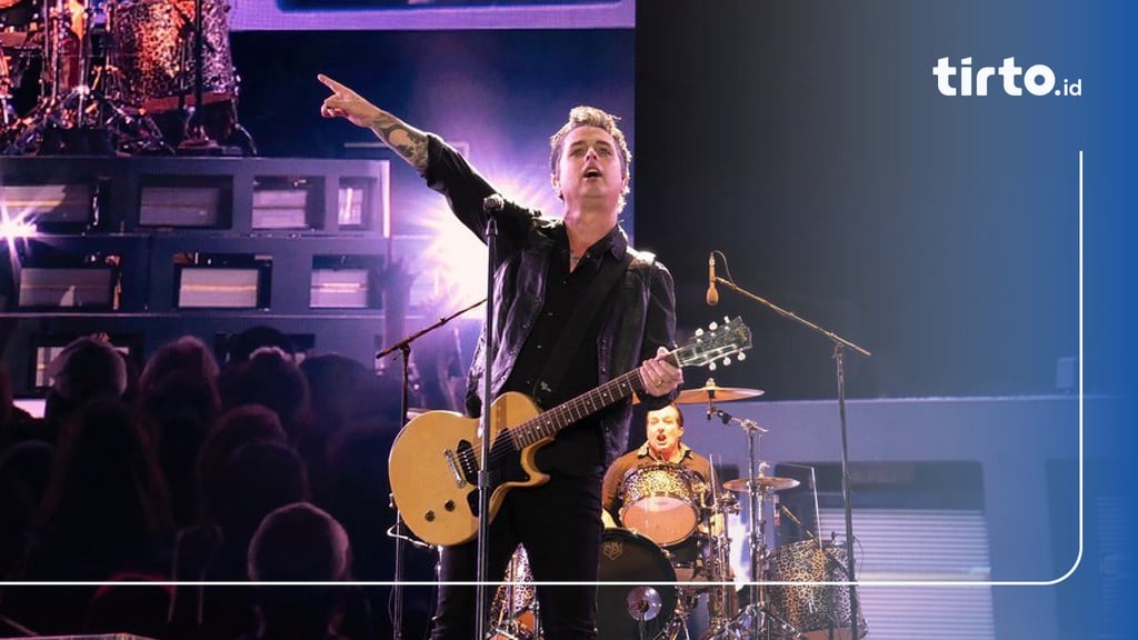 Lirik Lagu Green Day "Smash It Like Belushi" dan Terjemahannya