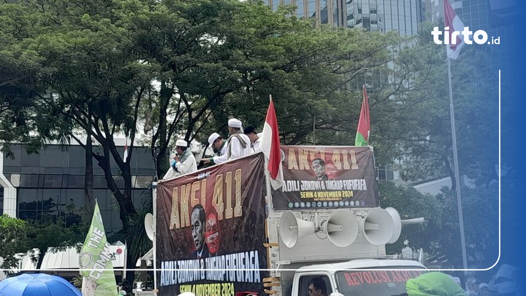 Tak Bisa ke Istana, Massa Aksi 411 Berorasi di Patung Kuda