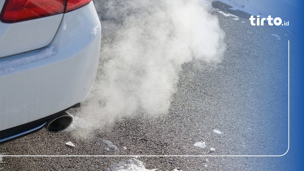 10 Penyebab Knalpot Mobil Keluar Asap Putih & Cara Mengatasinya