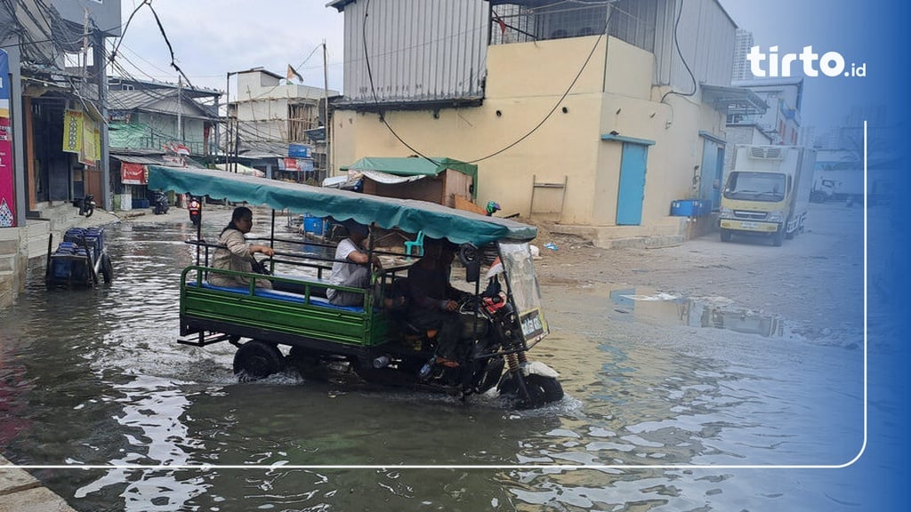 Pilu Warga Dermaga Ujung Hadapi Banjir Rob Tanpa Henti