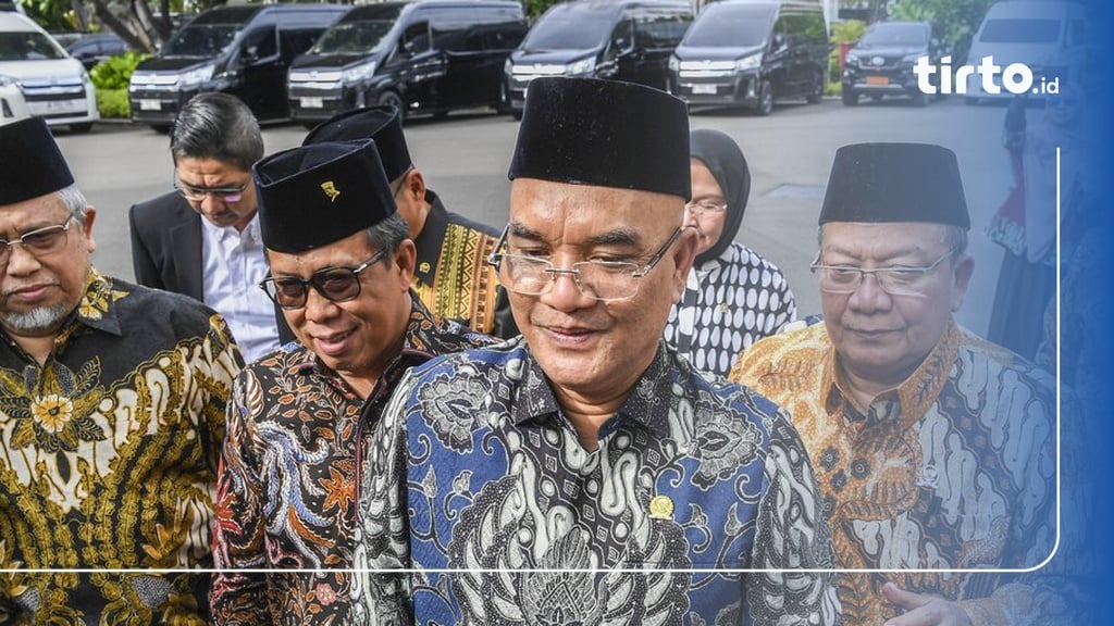 DPR Ungkap Penyebab Penurunan Biaya Haji 2025