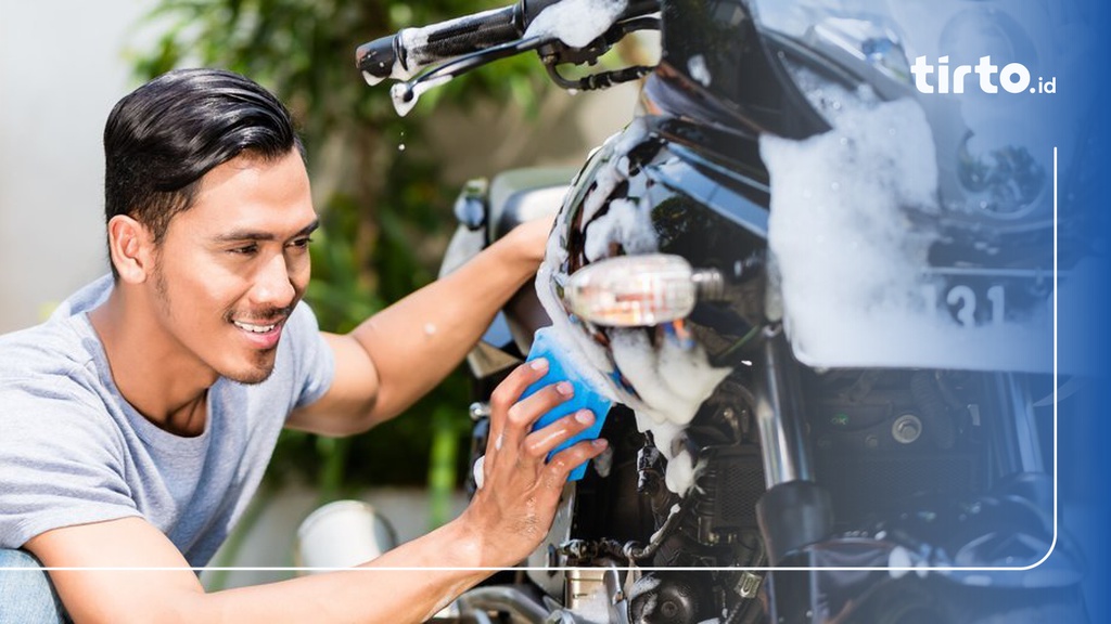8 Cara Menghilangkan Bekas Stiker di Motor Tanpa Merusak Cat
