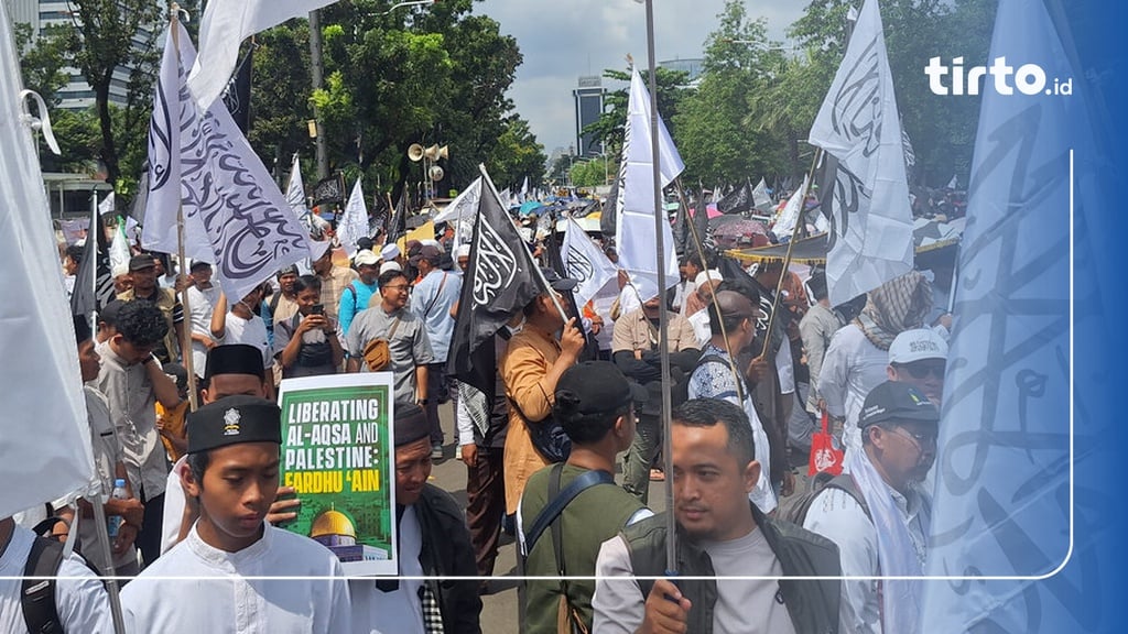Ratusan Massa Lakukan Aksi Bela Palestina di Depan Kedubes AS
