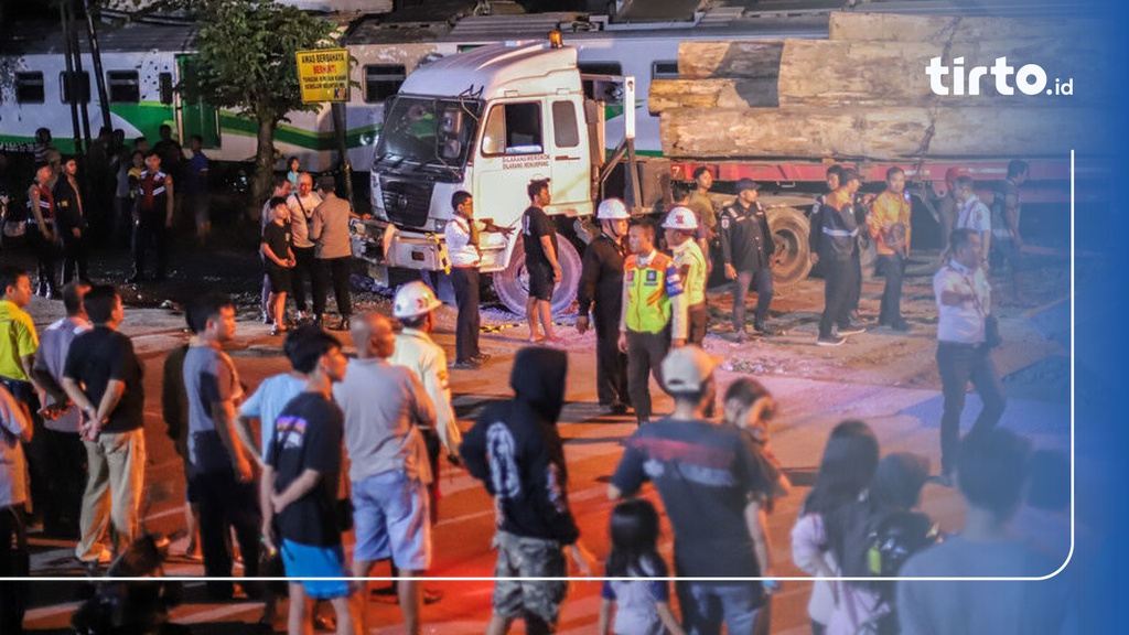 KAI Nilai Sopir Truk Terobos Rel Kereta di Gresik Langgar Hukum
