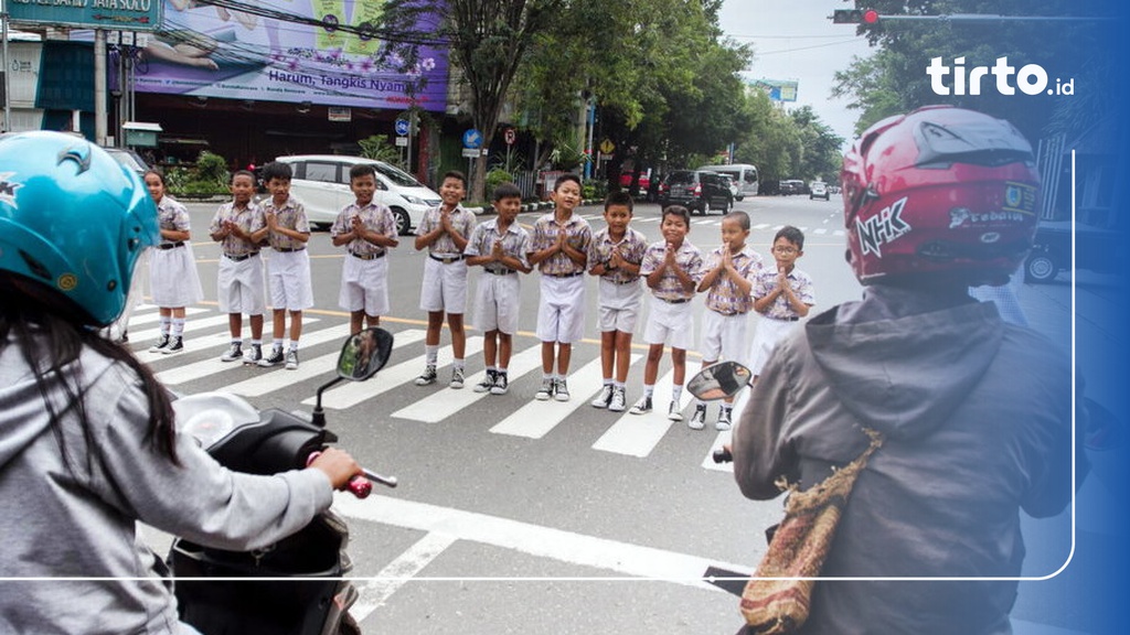 Contoh Perilaku Yang Mendukung Tegaknya Nilai-Nilai Demokrasi