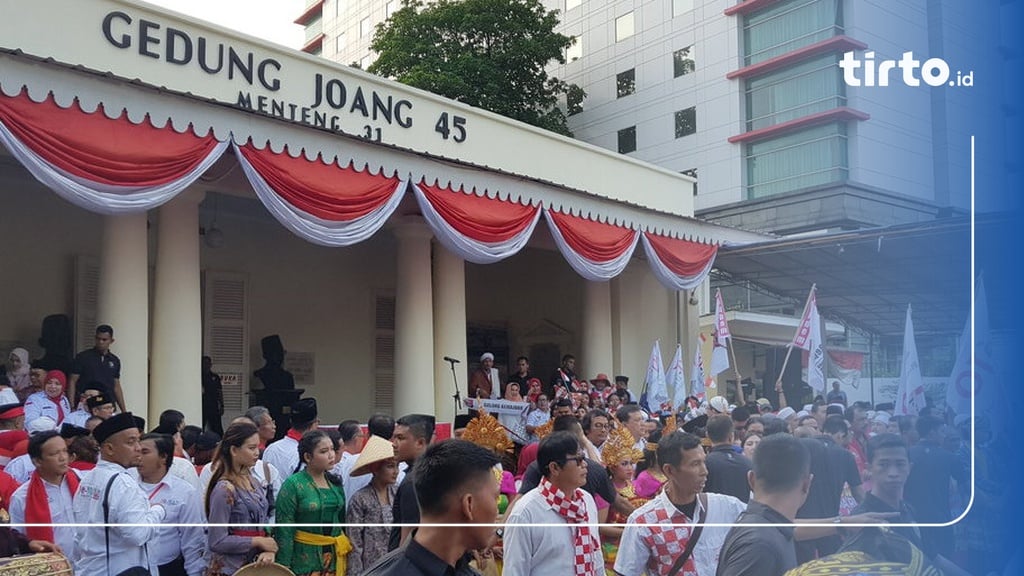 Pendukung Jokowi-Ma'ruf Amin Padati Gedung Joang 45 Pagi Ini