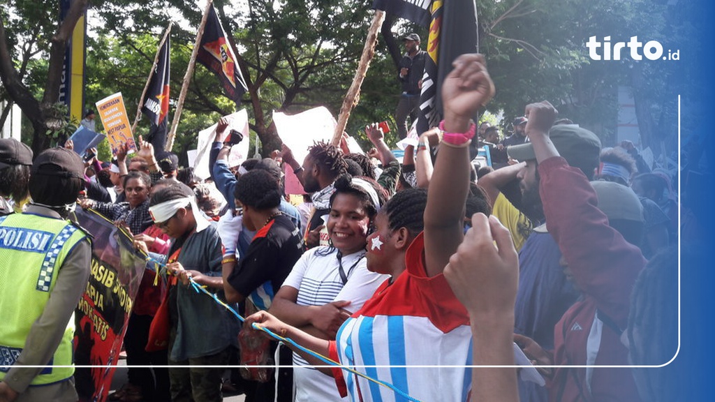 Aksi Damai Mahasiswa Papua Di Surabaya Dibalas Makian Kekerasan